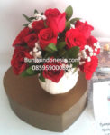 Bunga Valentine Vas Mawar Merah 087878740559 | Bunga Valentine
