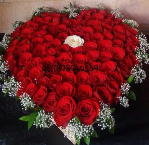 Jual Bunga Keranjang Love Mawar di Jakarta 087878740559