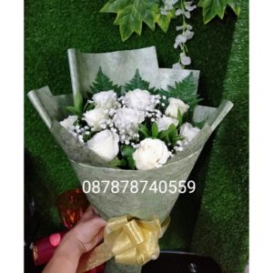 Hand Bouquet Mawar Putih di Jakarta