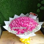 Handbouquet Mawar Pink 100 tangkai di Halim