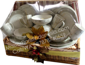 Toko Parcel Lebaran dinner set 2016 di karawaci tangerang call/Wa : 087878740559 kode : DB 11