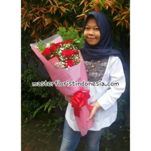 Hand bouquet Mawar Untuk Hari Ibu