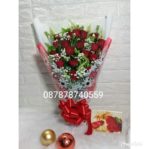 Handbouquet Red Rose For Valentine Sweet