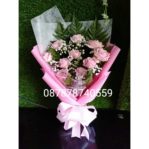 Hand Bouquet Mawar Pink